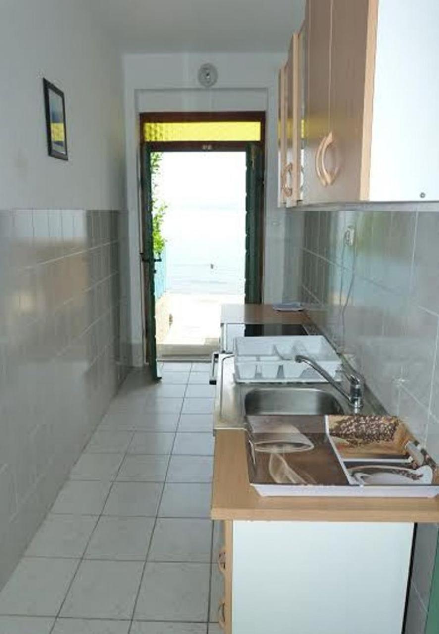 Holiday Home Villa Jadran - 10 M From Beach เปรโก ภายนอก รูปภาพ